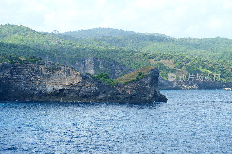 Nusa Penida海岸在天使Billabong，巴厘岛